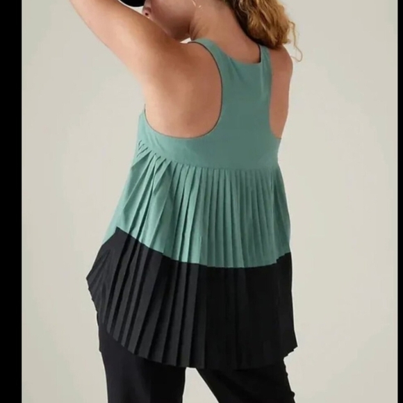 #638 ATHLETA - Swing Forward Pleated Tank Top Green Jade Black Size: - Picture 2 of 4